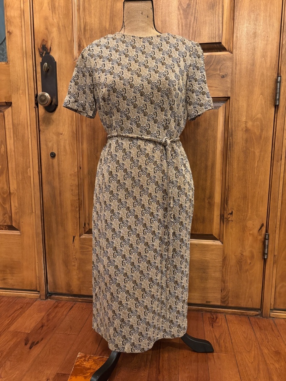 Classic 1960’s Vintage MIDI-Dress in Gold, Black & Cream with a Geometric Print